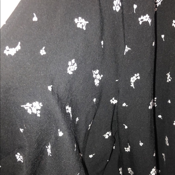 LA Hearts Bell Sleeve Crop Top w Cross Front - Picture 3 of 5